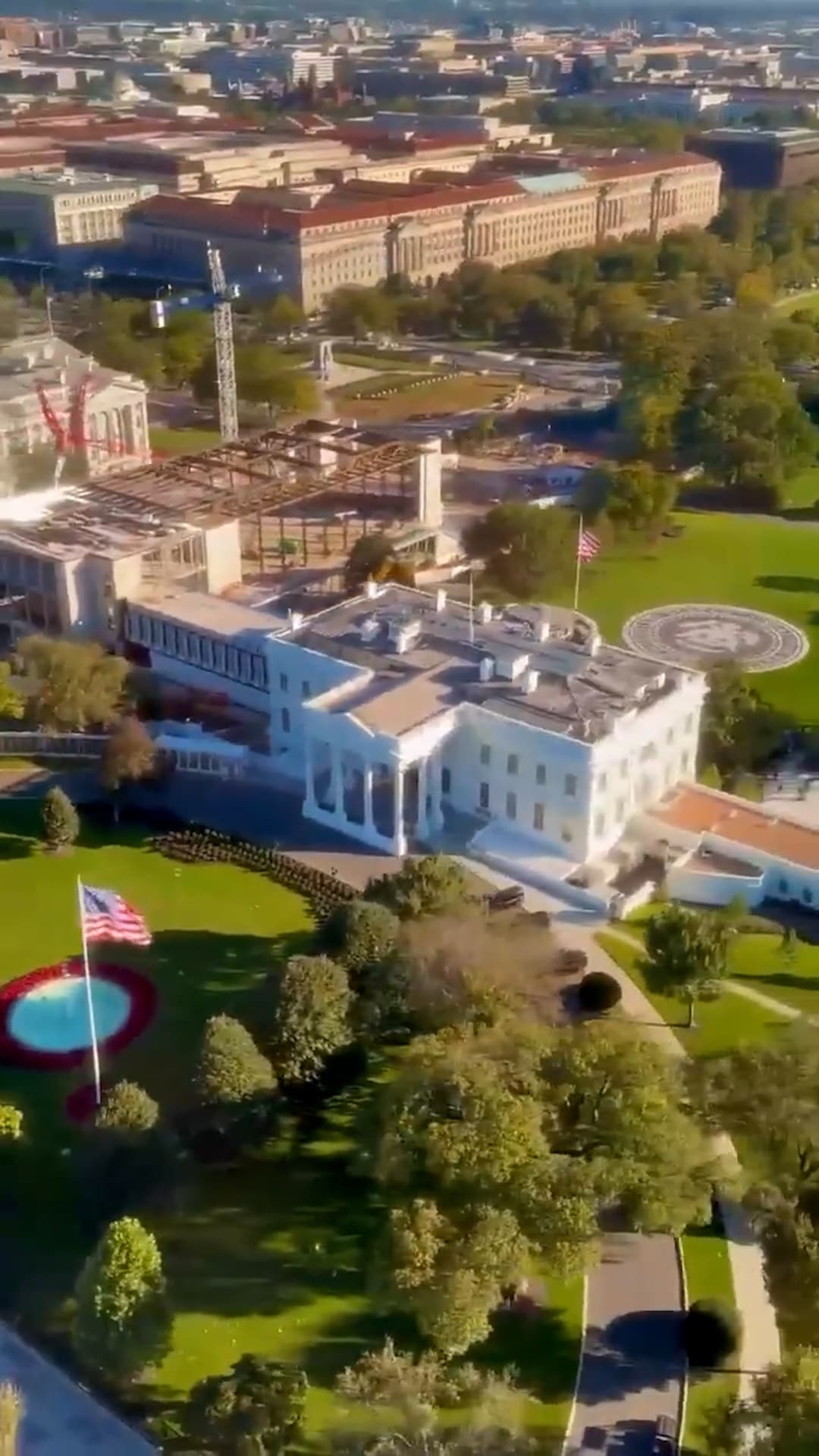Imágenes aéreas muestran avance de la construcción del nuevo salón de baile en la Casa Blanca