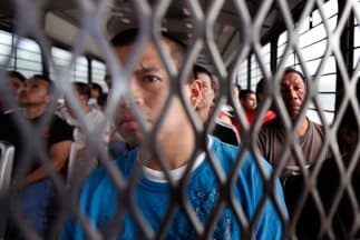 La pregunta sobre la condición migratoria afectará específicamente a las minorías por su aspecto racial.