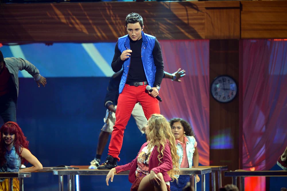 Kevin Ortiz es otro de los jóvenes cantantes que Premios Juventud impulsó.