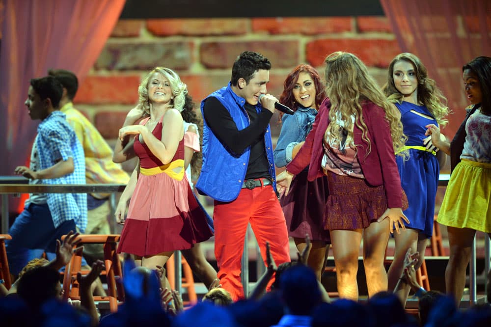 Kevin se estrenó en 2013 interpretando el tema 'Un Minuto'.