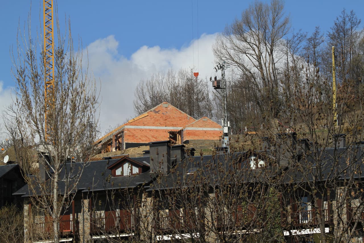 Esta es la casa que Shakira y Pique construyeron en un pueblo de no más de 400 habitantes en Girona, España. Nada mal para unos días de tranquilidad, ¿no?