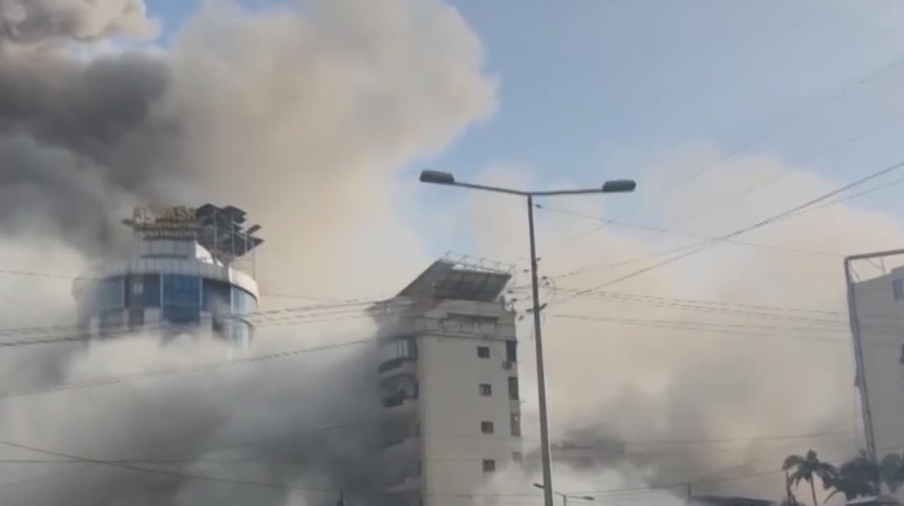 Israel lanza nuevos ataques sobre Beirut y aumenta la cifra de personas desplazadas en el Líbano