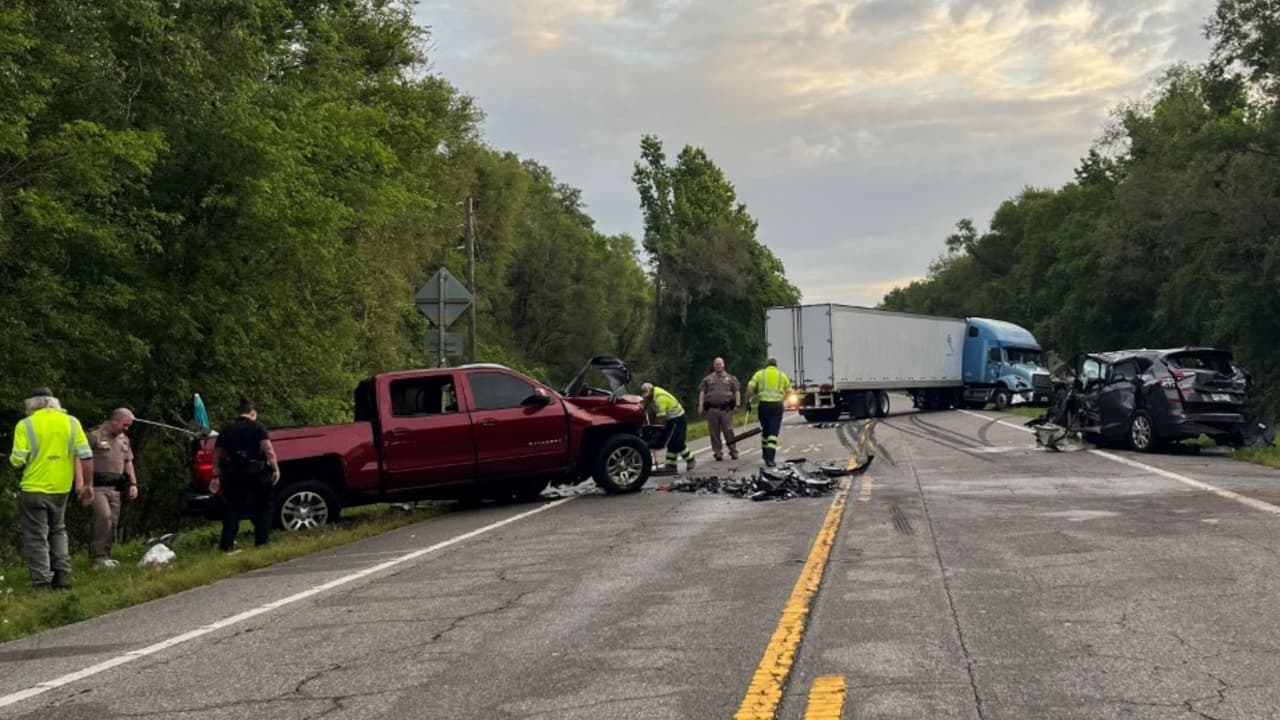 Hombre muere tratando de ayudar en accidente que dejó un muerto y varios heridos en Thonotosassa