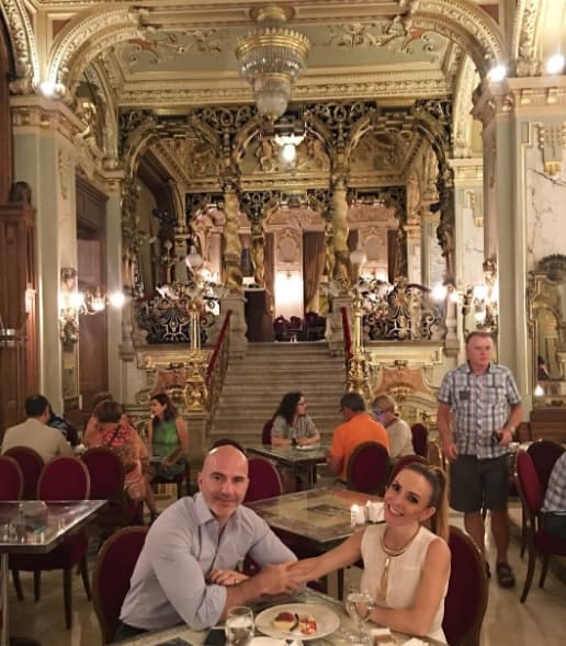 Erika y su esposo disfrutaron de la comida típica húngara: "Nos recomendaron la comida y los postres de aquí , y pues no la pensamos dos veces".