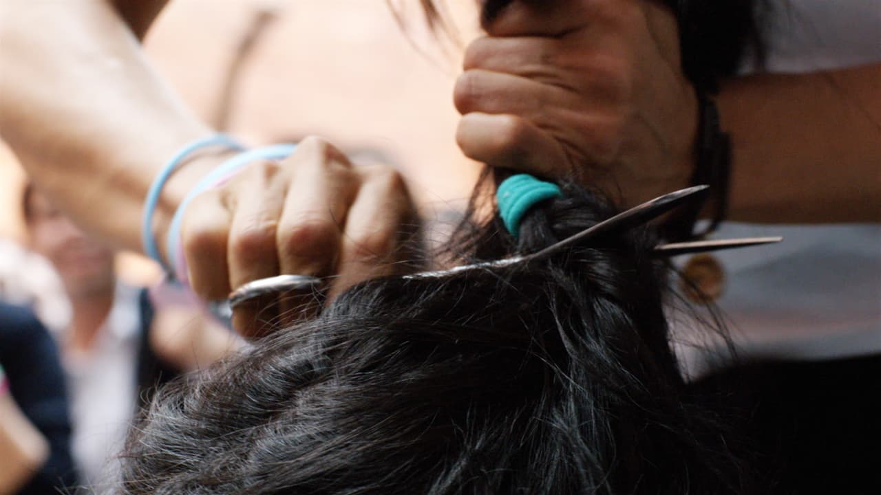 Sus compañeros estaban desbordados de energía por el enfrentamiento y alentaban a Rosario para que culminara su osadía.