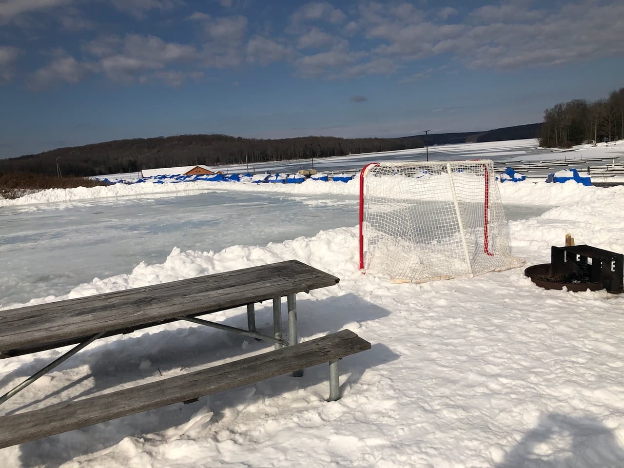 <b><a href="https://www.dcnr.pa.gov/StateParks/FindAPark/PrinceGallitzinStatePark/Pages/default.aspx">Prince Gallitzin State Park</a></b>. Para pasar un buen rato, está el Parque Estatal Prince Gallitzin, que ofrece 20 millas de senderos marcados para motos de nieve, siete millas para esquí de fondo y pesca en el hielo en el lago Glendale de 1,635 acres.
<br>
<br>
<b><a href="https://goo.gl/maps/1XyxAGjd2ekuz3WUA">Cómo llegar</a></b>