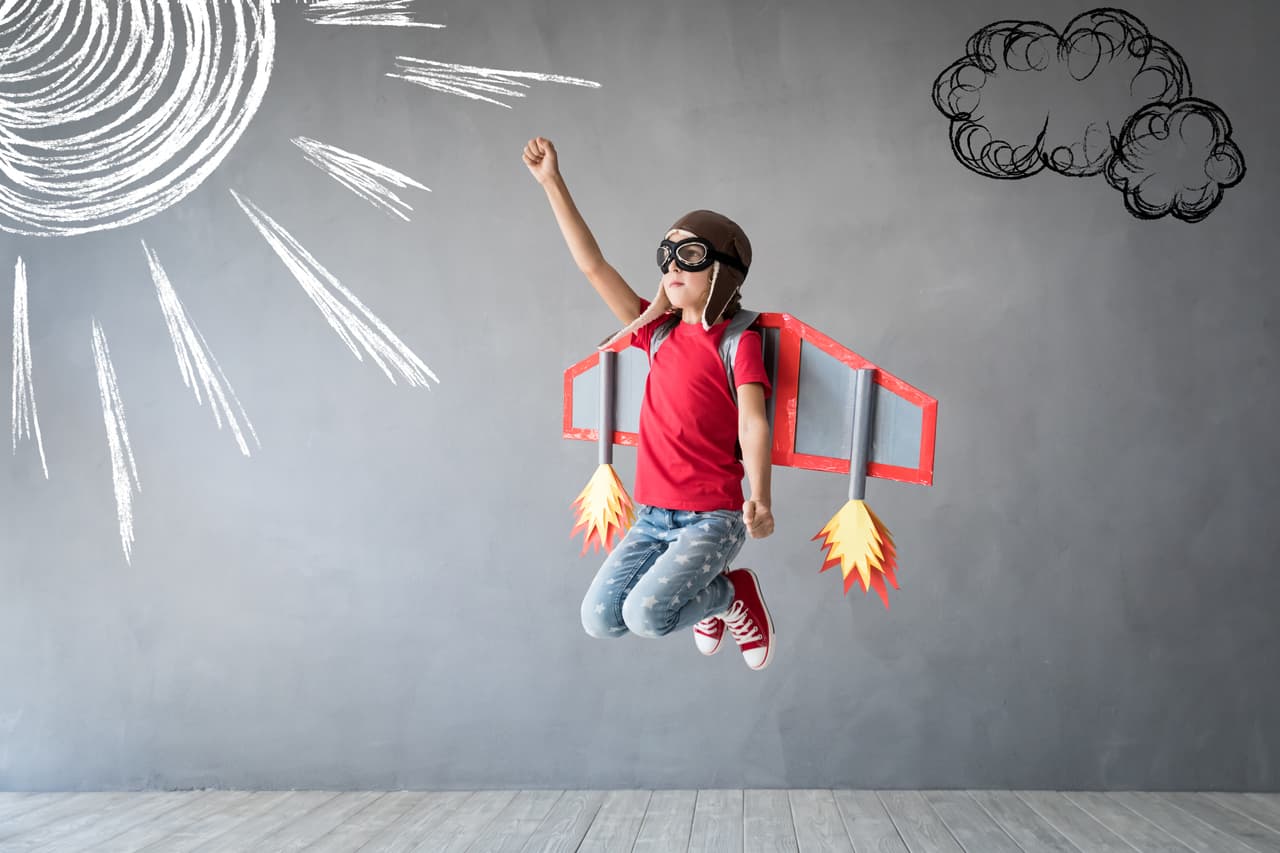 <h3 class="cms-H3-H3" style="box-sizing: border-box; margin-top: 0px; margin-bottom: 8px; font-family: Roboto, sans-serif; font-weight: 700; font-size: 1.5rem; line-height: 1.8125rem;"><b>SER CREATIVO</b></h3>
<br>Al tener un cerebro más flexible, con más plasticidad y más ejercitado, la creatividad se desarrolla más en un cerebro bilingüe.
<br>
<br>Las personas que hablan dos idiomas pueden aplicar soluciones más creativas a ejercicios complejos. ‘Think outside the box” o en otras palabras, pensar de manera no convencional, se suele dar más entre los políglotas.
<br>