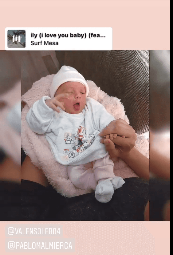 Valentina Soler también escribió tiernas palabras para la nueva integrante de la familia. "Llegaste para terminar de perfeccionar mi mundo, lo pusiste totalmente de cabeza y estoy segura que no tengo más nada que pedirle a la vida, sos el regalo más perfecto que pude recibir. Te amo desde el primer día que supe que existías y va a ser así hasta mi último día. Gracias por llegar a mi vida y hacerme la persona más feliz del planeta", compartió.
<br>