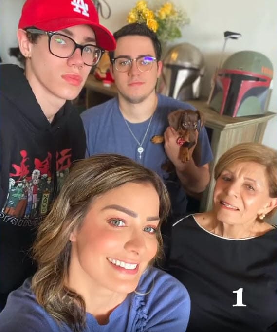 Los cuatro pasaron en familia la significativa fecha y Torres confesó que le dejó cocinada comida casera a su primogénito en el congelador.
<br>