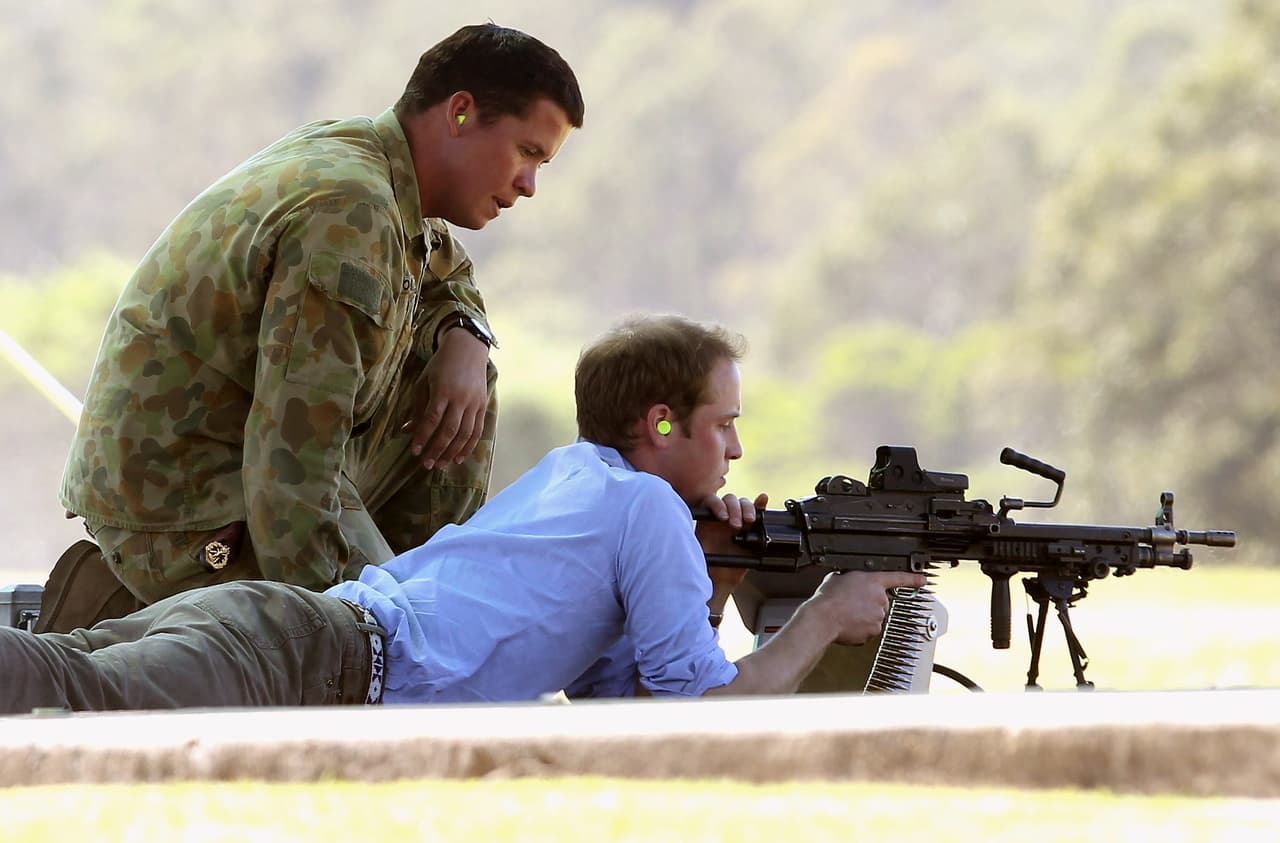 William ha tenido una amplia educación militar.