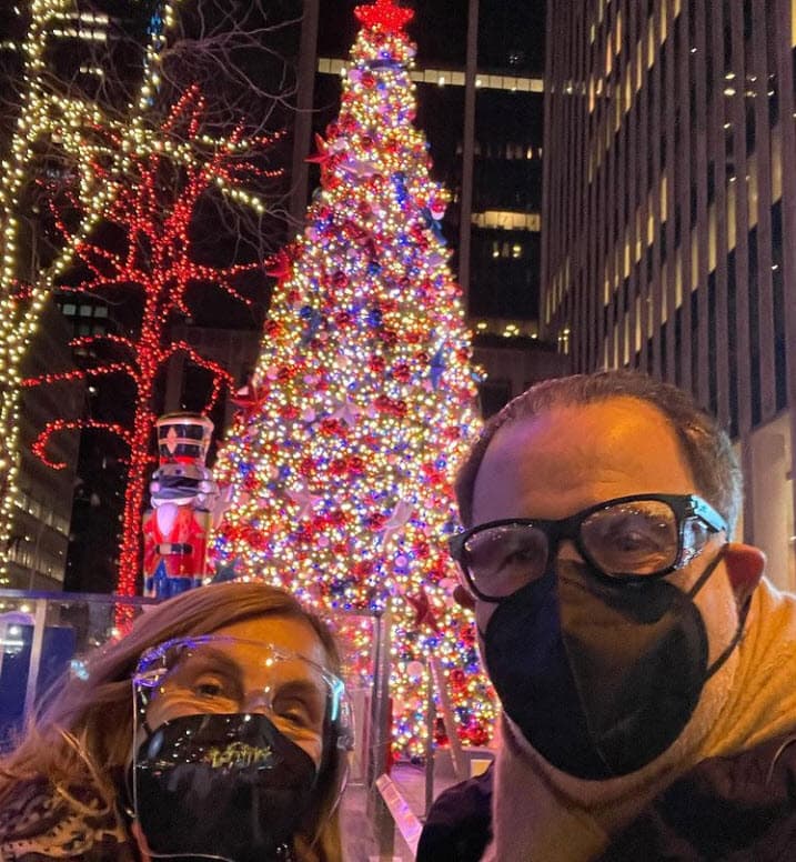 El presentador
<b>Raúl de Molina</b> está listo para despedir 2020, pero antes se tomó el tiempo para responder a quienes creen que está en la Ciudad de Nueva York de vacaciones.
<br>