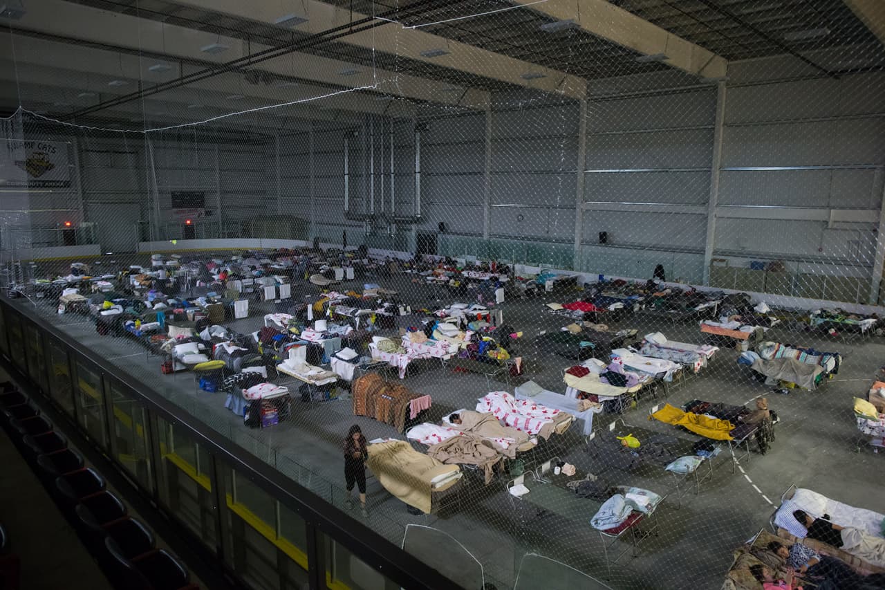 Las autoridades canadienses advirtieron este domingo a los vecinos que en la mayoría de los casos no podrán regresar a sus casas en semanas o incluso meses