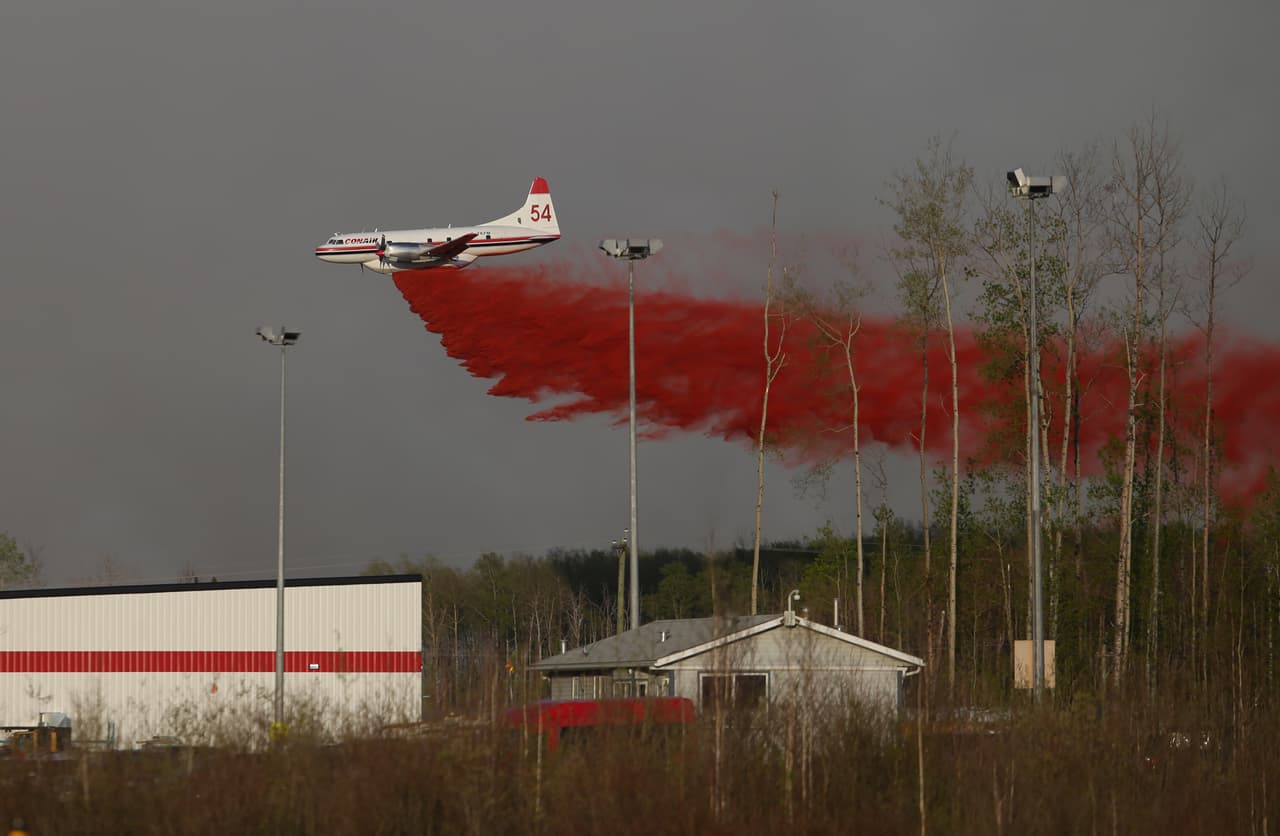 Las autoridades dijeron que no tienen una fecha en estos momentos para permitir el regreso de los evacuados de Fort McMurray.
