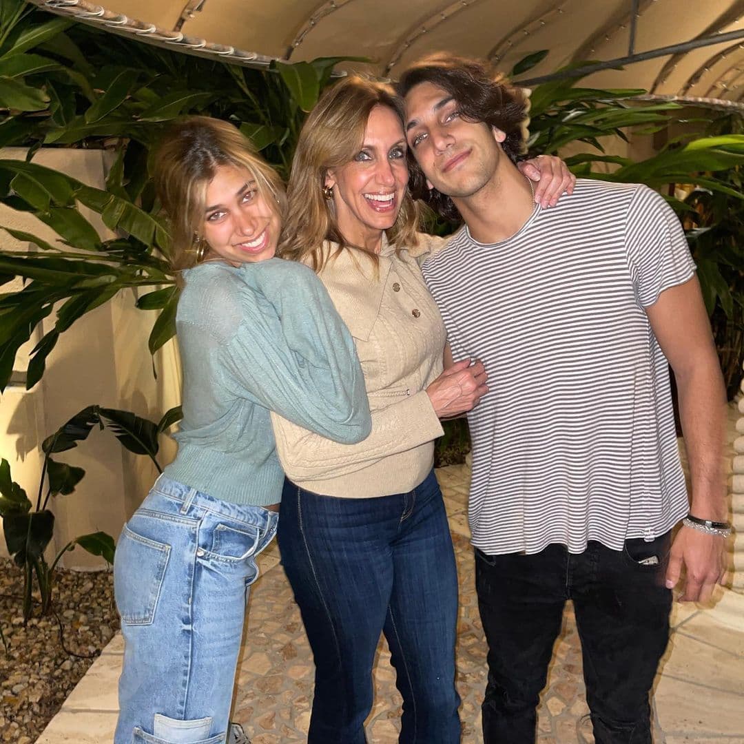 Lorenzo tiene una gran pasión: la música, por lo que ha incursionado como DJ en algunos eventos.