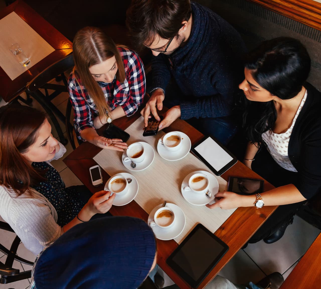 En este mes del Gallo se acentúa tu compatibilidad amorosa con el Dragón. Oportunidades que debes aprovechar este mes: Lo inesperado. Una cita imprevista una especie de reunión inesperada entre amigos o familiares en las que nuevamente encuentras a quien fue muy significativo en tu vida.