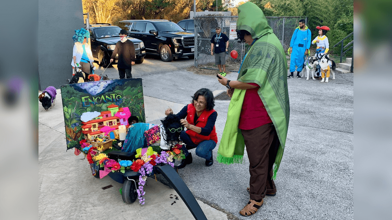 Llega también un personaje de la película Encanto.