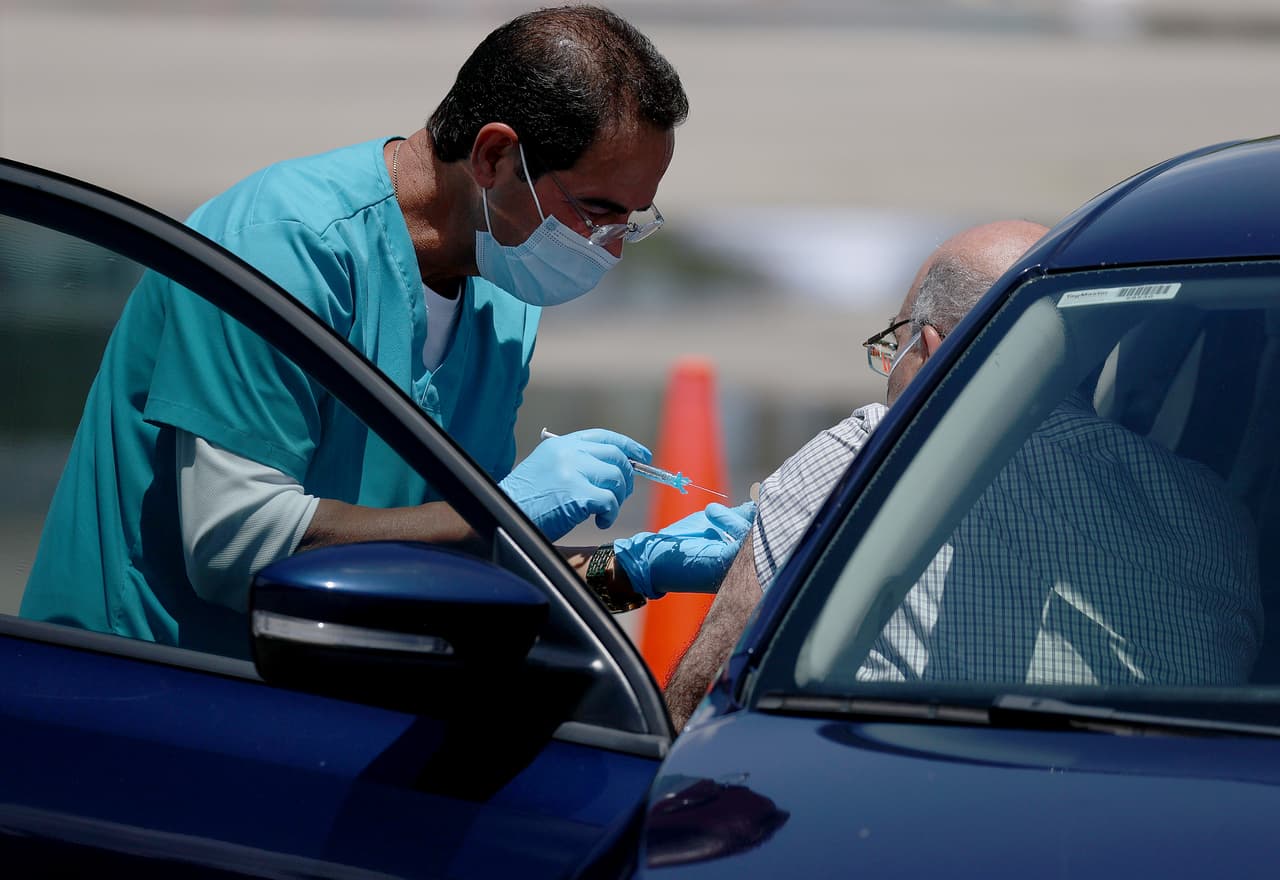 Los residentes también se pueden vacunar 
<a href="https://vaccines.nomihealth.com/mdc?utm_source=MDCcountyregistration" target="_blank">contra el coronavirus aquí.</a> Además ofrecen el tratamiento de anticuerpos monoclonales. 
<br>