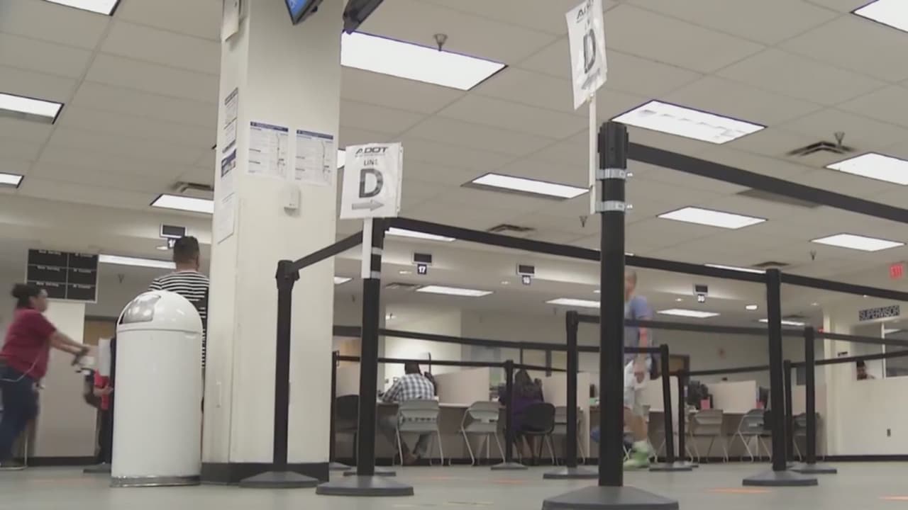 Orden ejecutiva retrasa vencimiento de licencias de conducir en Arizona 