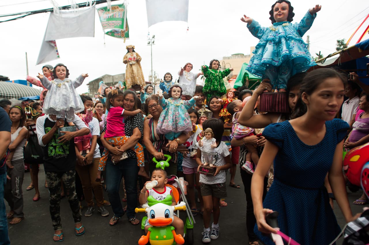 Cuando Atocha fue invadida por los musulmanes, encarcelaron a muchísimos cristianos, quienes vivían terribles condiciones en prisión. Como los carceleros no alimentaban a los prisioneros, las familias les tenían que llevar qué comer. En esa época, por el siglo XIV, el gobierno emitió una orden que consistía en que nadie excepto niños de doce años o menores podía traer alimentos a los reos.
