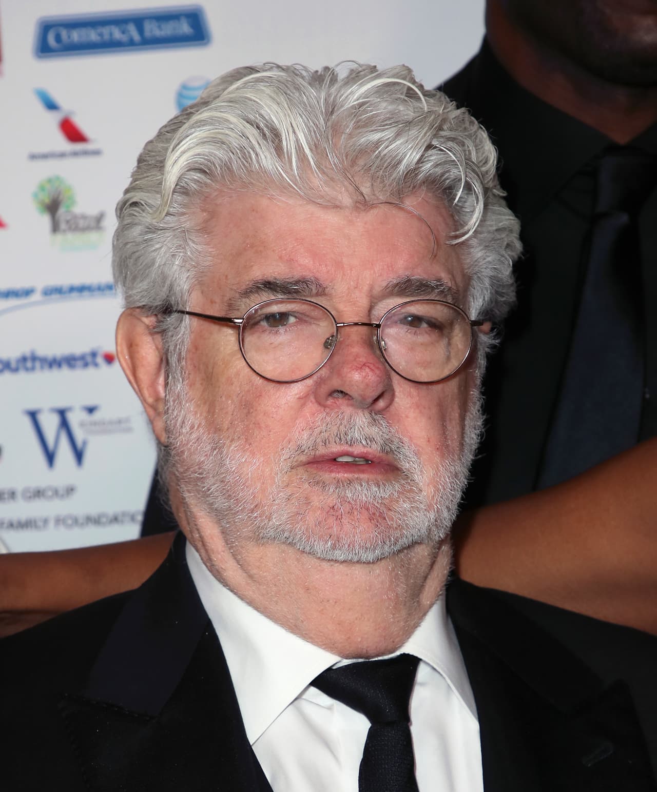 Por arriba de Kylie Jenner y Jay-Z en el listado de las celebridades más ricas de Estados Unidos se encuentra en el primer lugar el productor de cine
<b>George Lucas</b>, con 5,400 millones de dólares.
