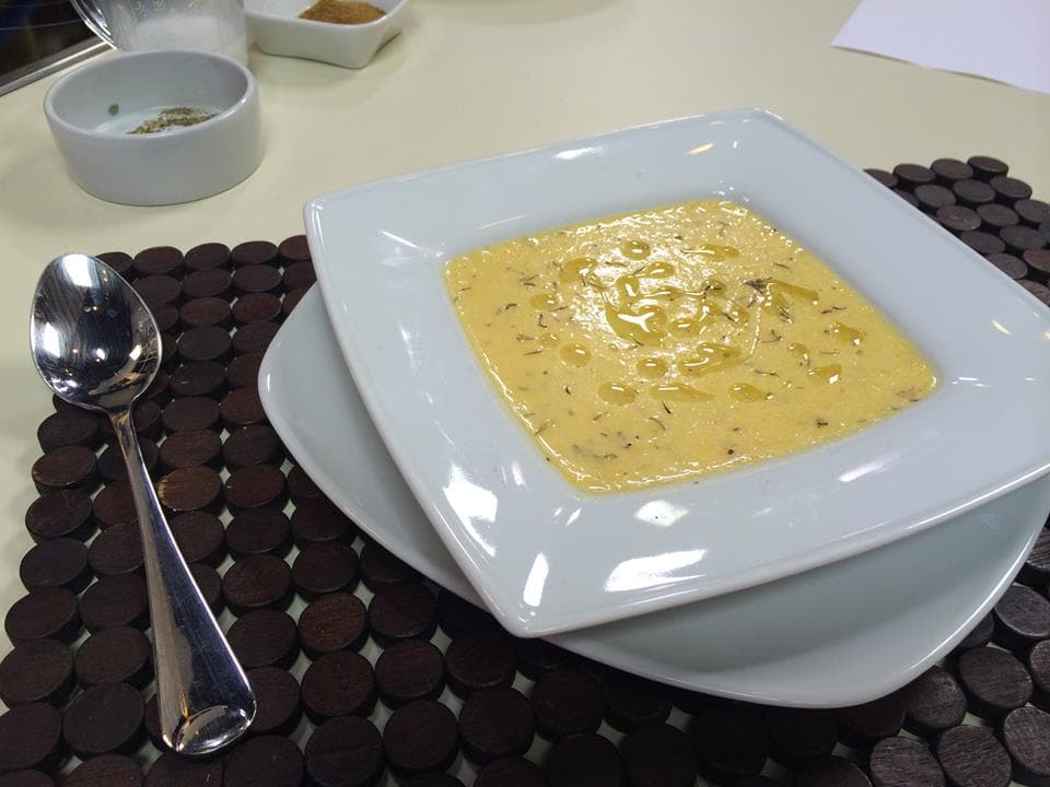 La riquísima sopa de calabaza dulce al comino con aceite de albahaca, del chef Gibaja,