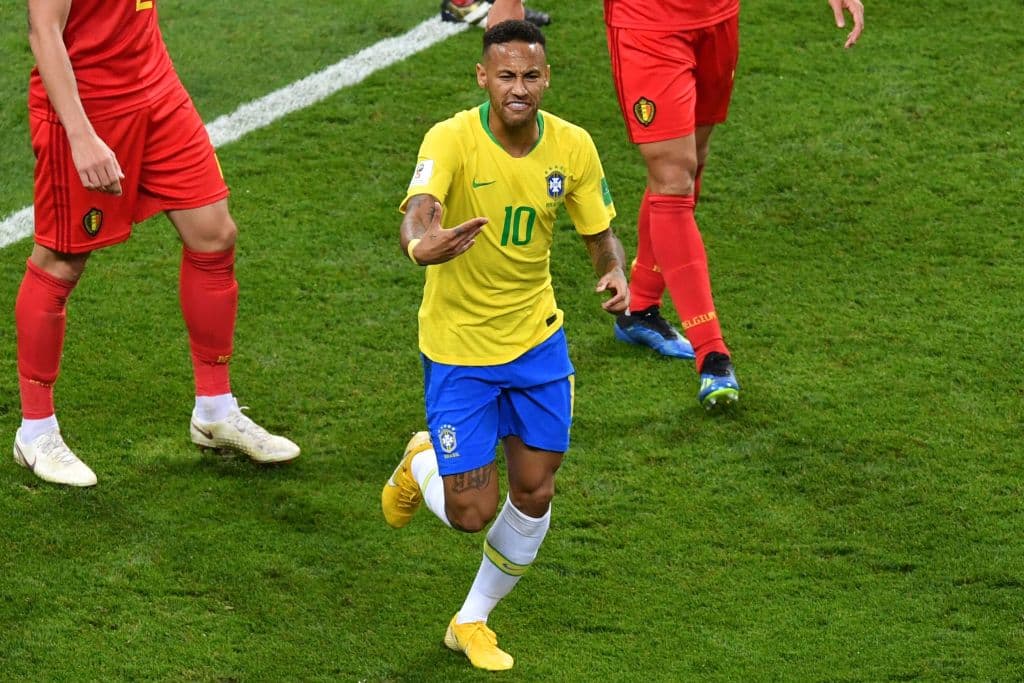 Incluso, en una jugada al segundo tiempo parecía que fingía una falta y lejos de quedarse en el piso se levantó de inmediato y pidió jugar rápido: muy diferente al Neymar del juego contra México.