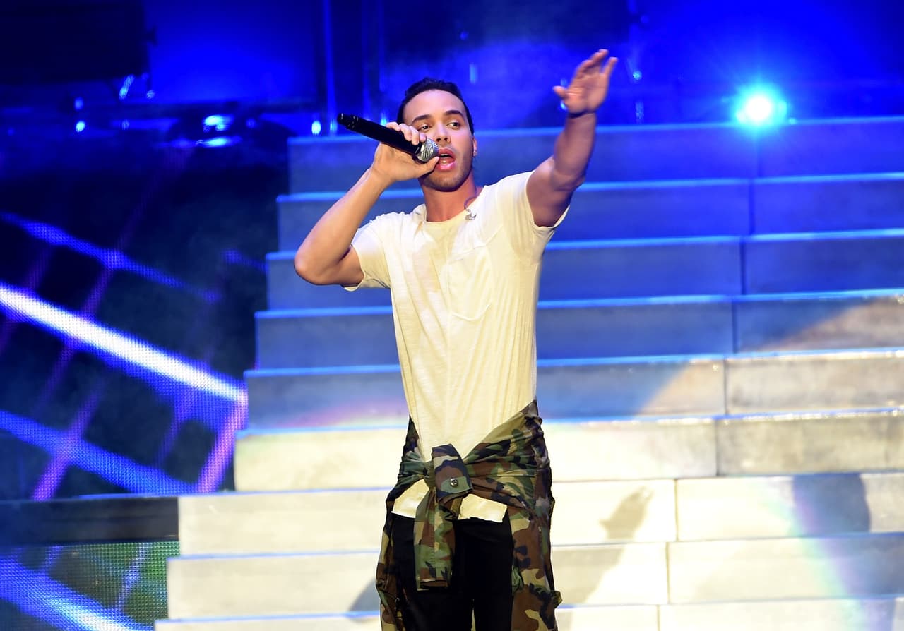 También es un enamorado de todas sus Roycenaticas. Prince Royce siempre tiene tiempo para su gran club de fans y admiradoras.