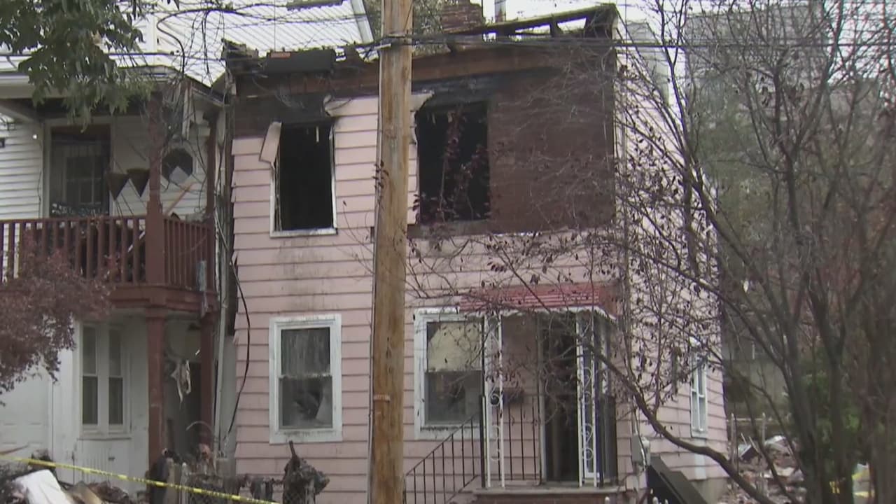 Hombre hispano apuñala a su esposa y prende fuego a su hogar en Staten Island