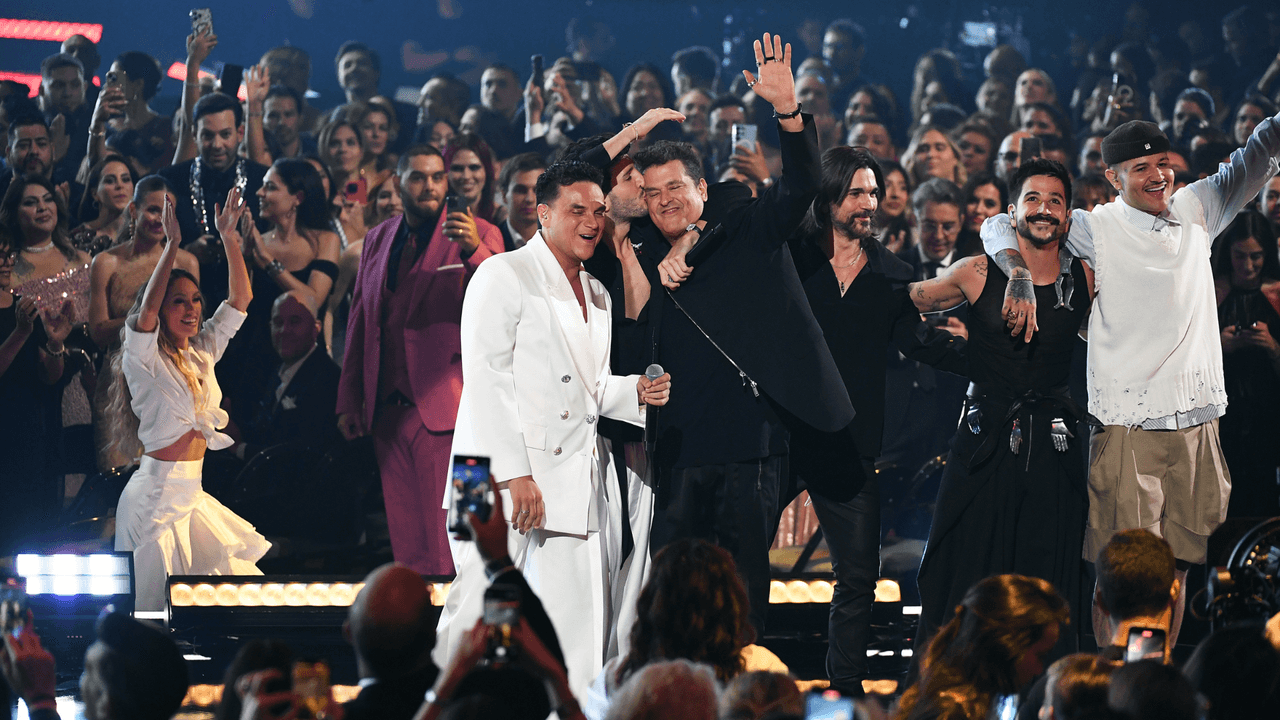 Épicas colaboraciones y conmovedores homenajes marcan los Latin GRAMMY 2024
