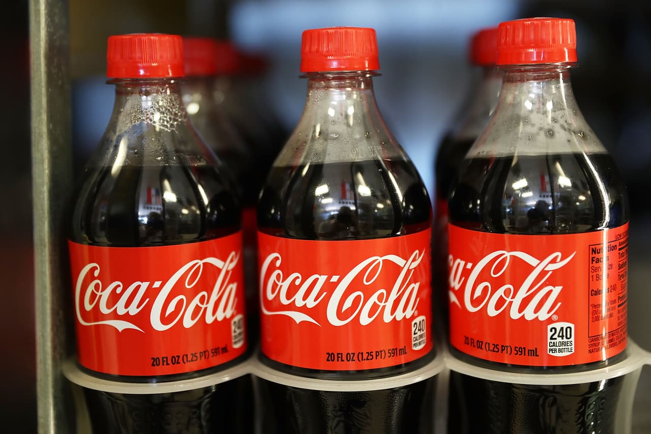 <h3 class="cms-H3-H3">Coca Cola</h3>
<br>
<br>Luego de condenar la violencia en el Capitolio, la compañía dijo que lo ocurrido "será recordado durante mucho tiempo y se convertirá en un factor para la toma de decisiones de contribuciones futuras", de acuerdo con 
<i>The New York Times</i>.