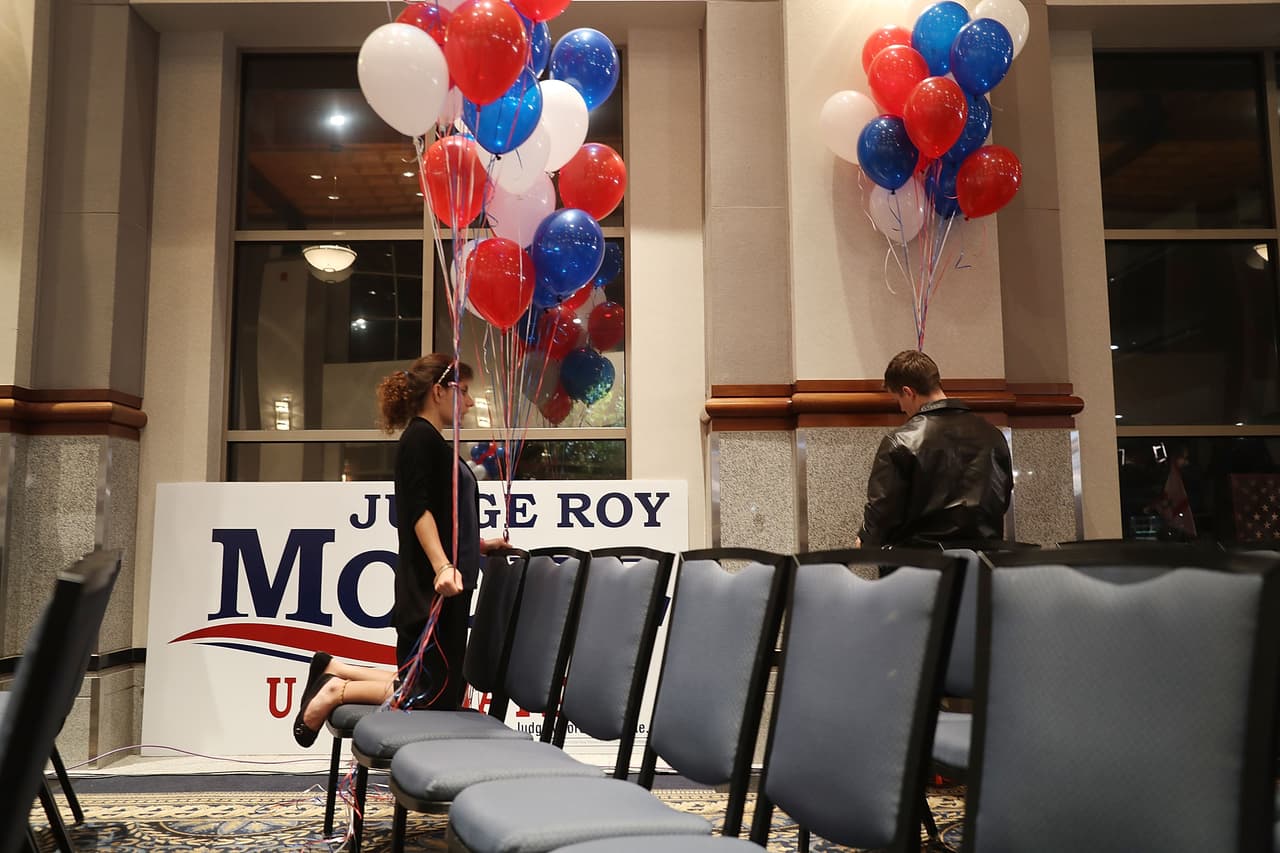 El centro de la campaña republicana en Montgomery, Alabama, ya se prepara para recibir los resultados.