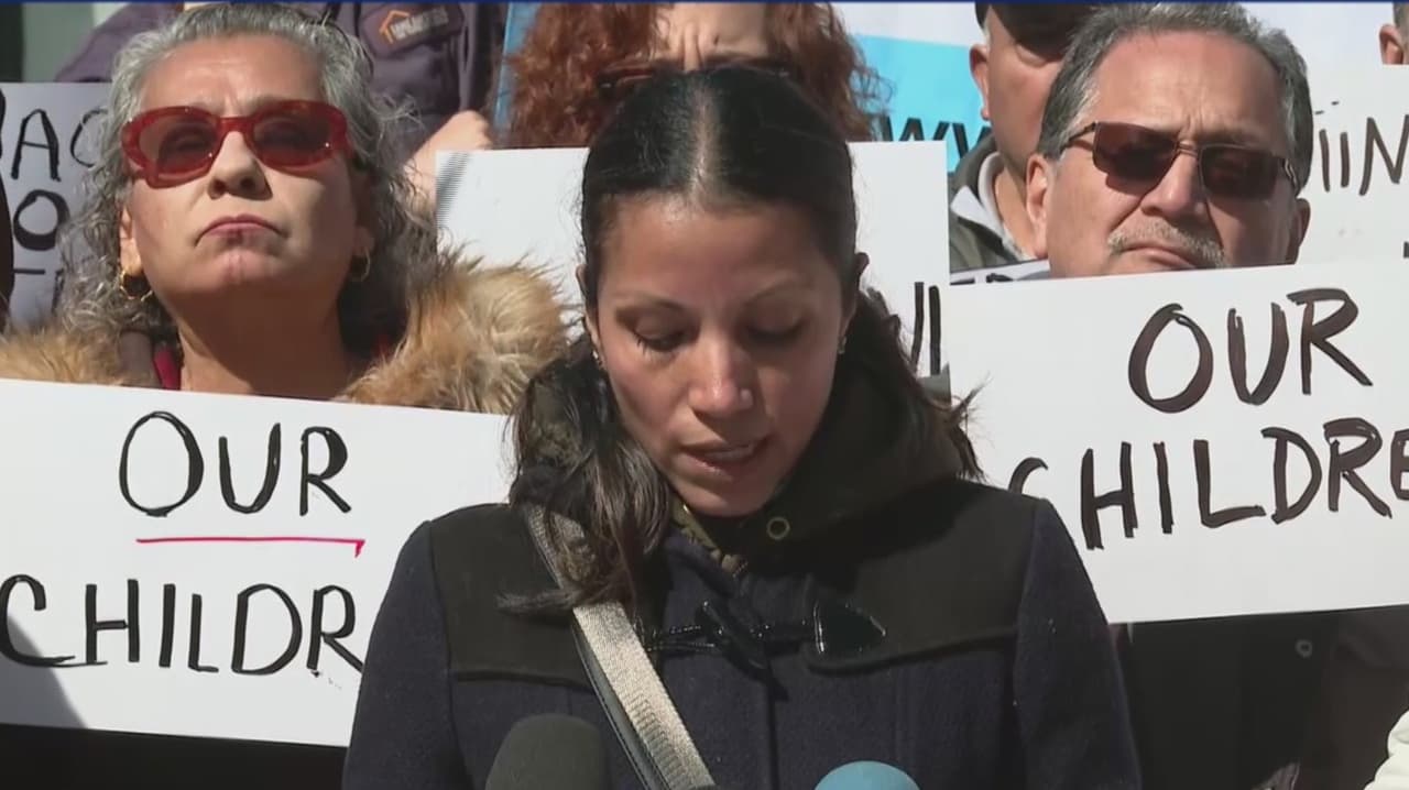 Padres y activistas alzan la voz en Pilsen contra actividades del 1 de mayo en escuelas públicas