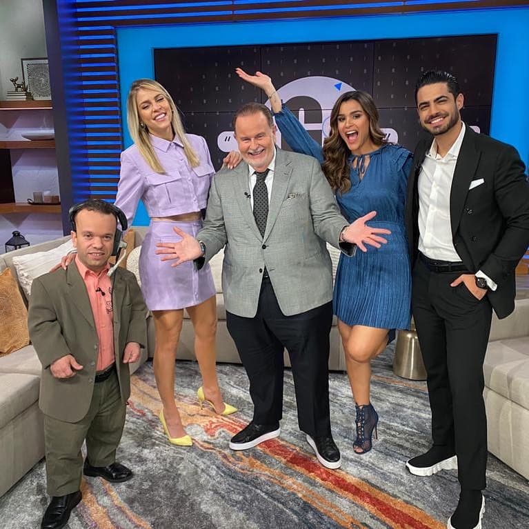 En el show ha comentado que hay tres cosas que más ama hacer en la vida: viajar, comer y estar en familia.