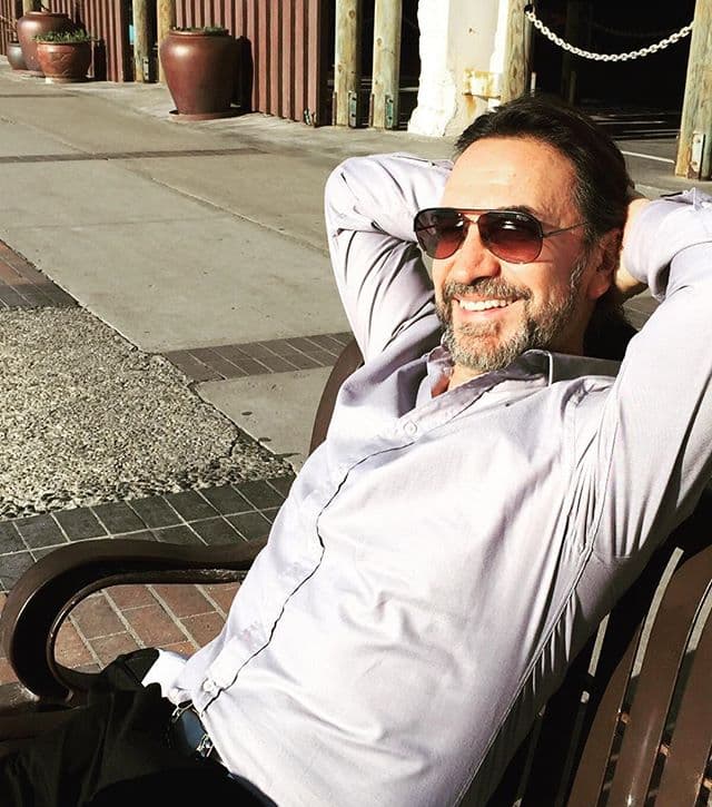 Además, en su disco "En total plenitud" incluyó el sencillo "A dónde vamos a parar", que fue elegido como tema principal de la telenovela "Teresa".