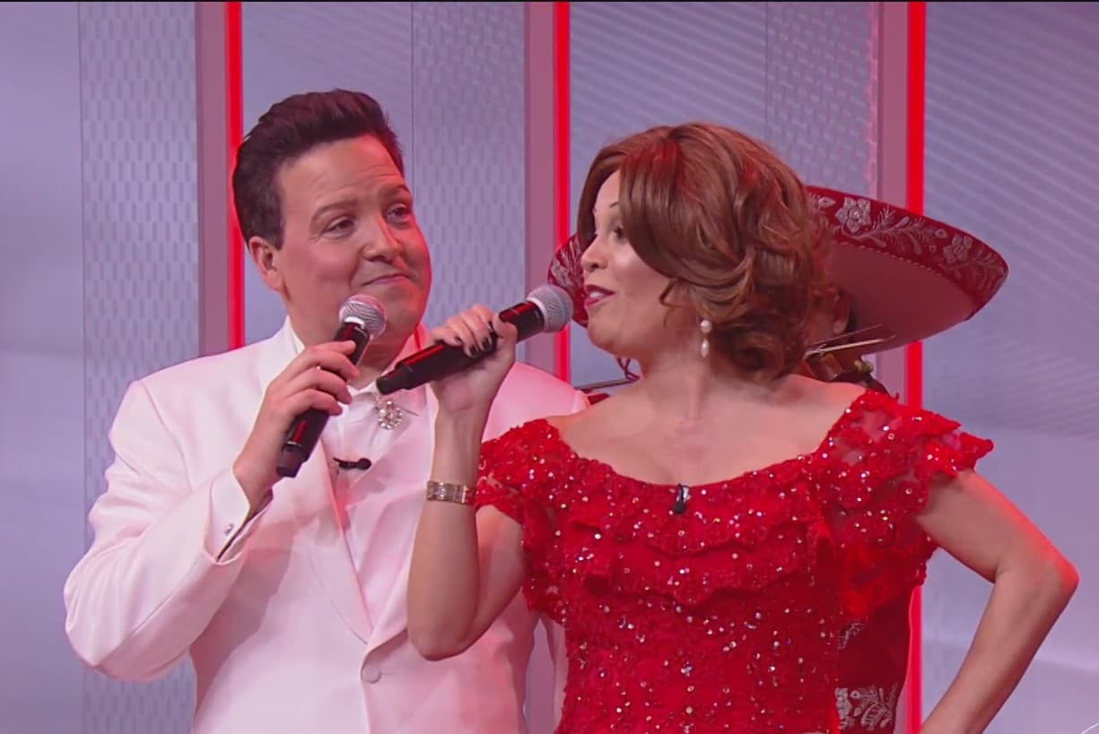 Tal parece que el conductor venezolano y la presentadora mexicana estudiaron muy bien los movimientos de sus ídolos.