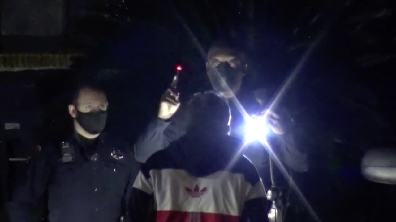 Muere atropellado al este de Houston, testigos dicen que se atravesó a una camioneta