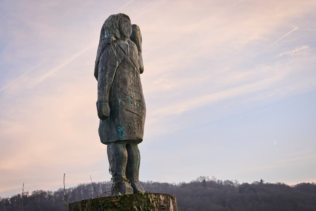 La misteriosa desaparición de una estatua de Melania Trump