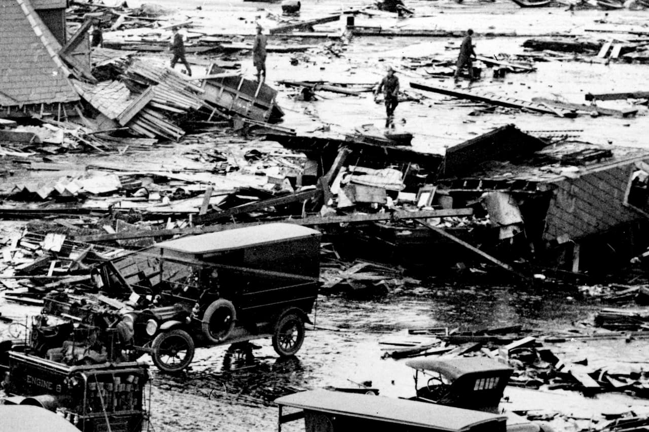Cuando el líquido tibio golpeó el aire frío se espesó rápidamente y complicó los esfuerzos de los rescatistas. La imagen es un detalle de una fotografía archivada en la biblioteca del Congreso.