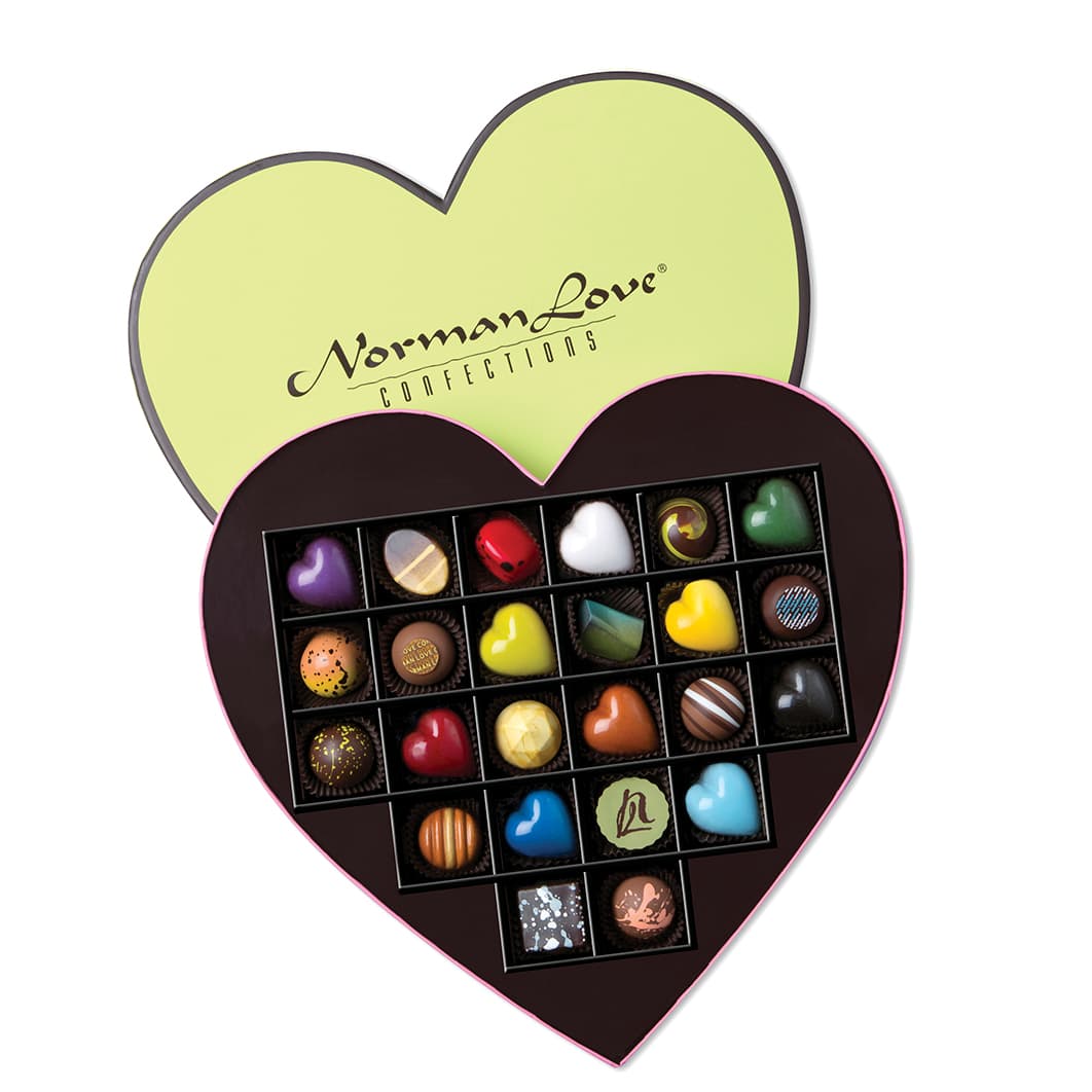 Norman Love Confections, en Florida, dice que con esta bonita caja de 24 piezas volverás a experimentar “el sentimiento del primer amor”. Eso no podemos garantizarlo, pero sí lo deliciosos que son. Heart Shapped Gift Box, $50 USD, normanloveconfections.com