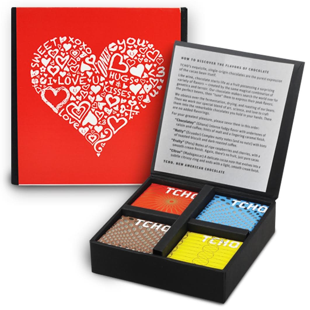 sTCHO se dedica a fabricar chocolates con cacao orgánico y de comercio justo. Sus cajas para San Valentín traen muestras con gamas de sabores amargos, frutales y dulces. Patchwork Heart Valentine Gift Box, desde $14.95 USD, tcho.com