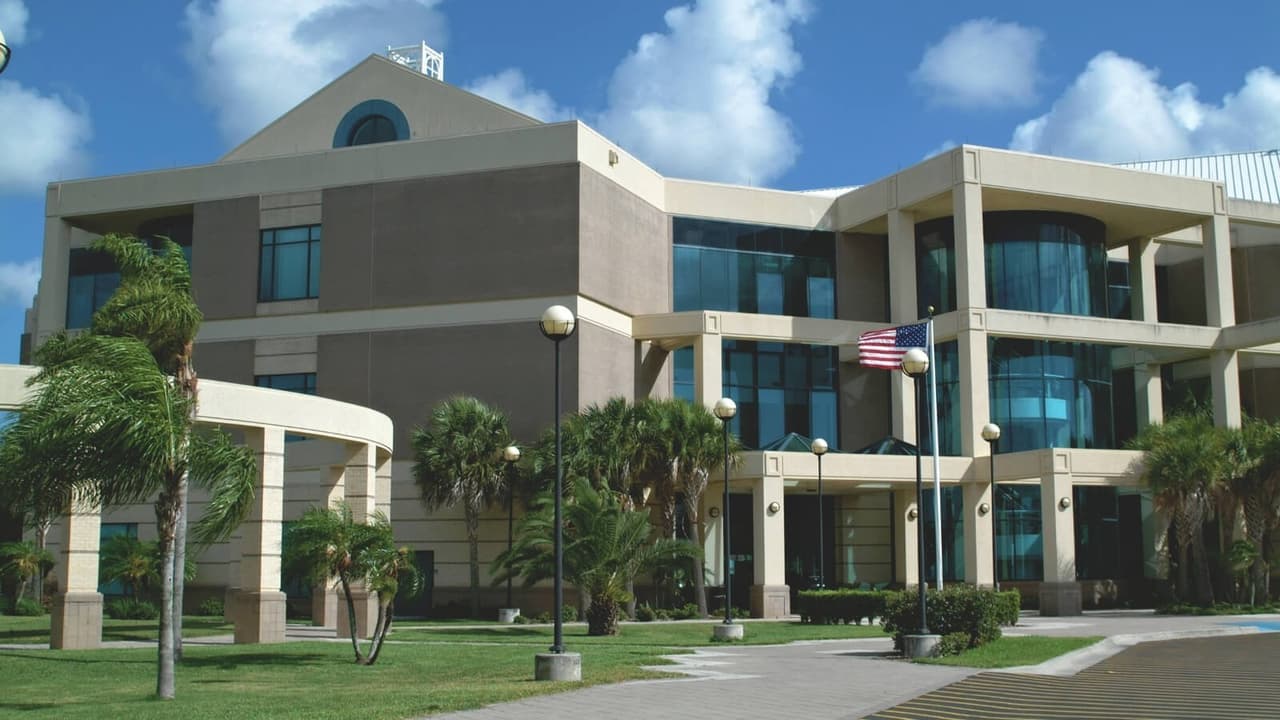 Amenaza de bomba obliga a desalojar dos campus de Florida 