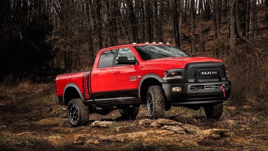 <b>2. Ram pickup</b>: La pickup grande de Fiat Chrysler fue la segunda camioneta más vendida en Estados Unidos en mayo de 2017 con un total de 
<b>44,850 unidades</b> colocadas durante ese mes. Esto representa una 
<b>ganancia del 16%</b> respecto a las ventas de mayo de 2016 así como el tercer mes consecutivo en el que Ram supera las ventas de la Chevrolet Silverado la cual tradicionalmente ha ocupado el segundo lugar. Al cierre de mayo de 2017 Silverado aún ocupa el segundo lugar en ventas en lo que va de 2017, pero con un incremento acumulado del 8% en sus ventas 
<b>la Ram amenaza con desplazar a la pickup grande de Chevrolet</b> del segundo lugar en ventas en 2017.