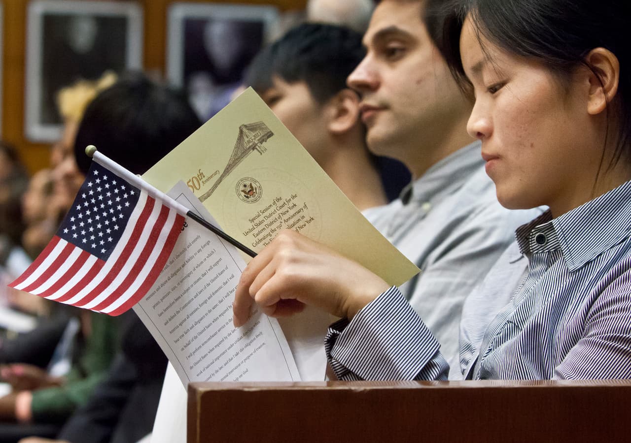 Gobierno comienza a contactar a los primeros potenciales beneficiarios del ‘Parole in Place’ 