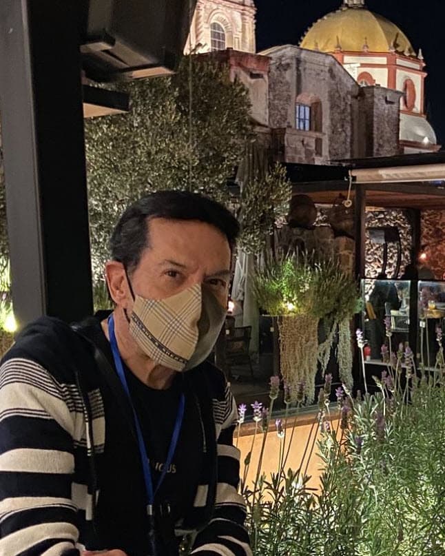 A su llegada a la Ciudad de México, Juan José Origel fue abordado por la prensa y explicó el proceso que hizo para que le fuera aplicada la vacuna a pesar de no vivir en Estados Unidos.
<br>