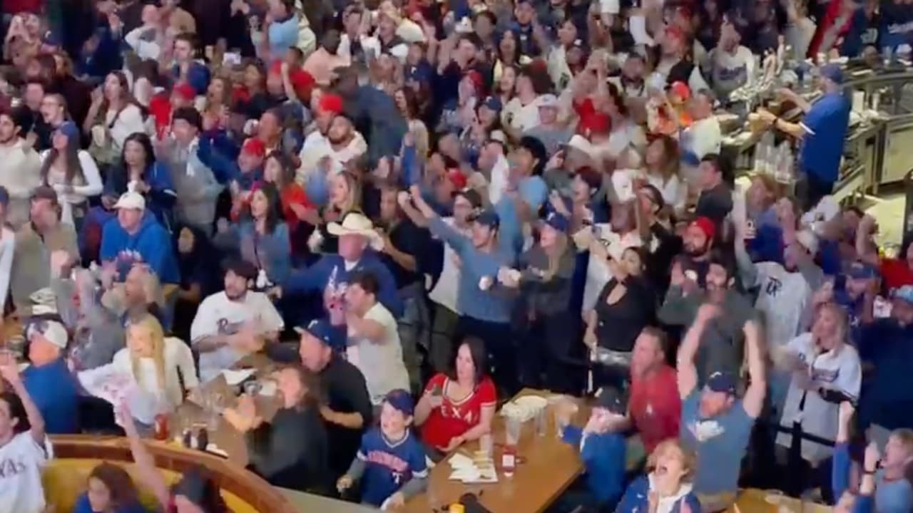 Así celebraron la primera carrera de los 
<a href="https://www.univision.com/local/dallas-kuvn/texas-ranger-serie-mundial-partidos-boletos-estafa" target="_blank">Texas Rangers</a>.