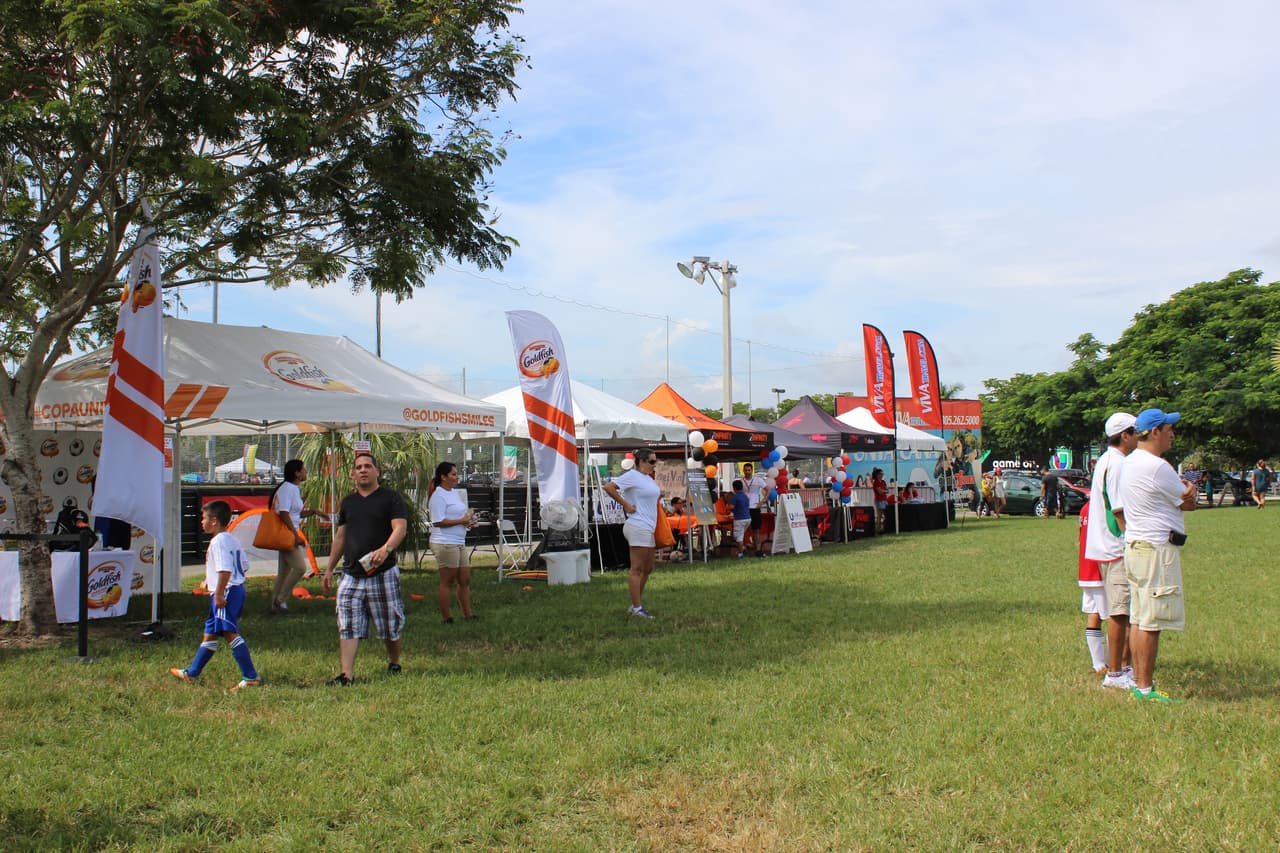 Cientos de personas se dieron cita al Kendall Soccer Park para participar y disfrutar de un torneo familiar.