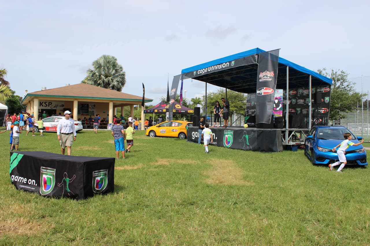 Cientos de personas se dieron cita al Kendall Soccer Park para participar y disfrutar de un torneo familiar.