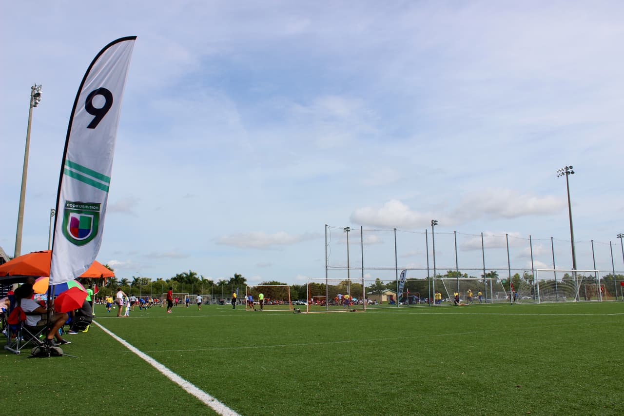 Cientos de personas se dieron cita al Kendall Soccer Park para participar y disfrutar de un torneo familiar.