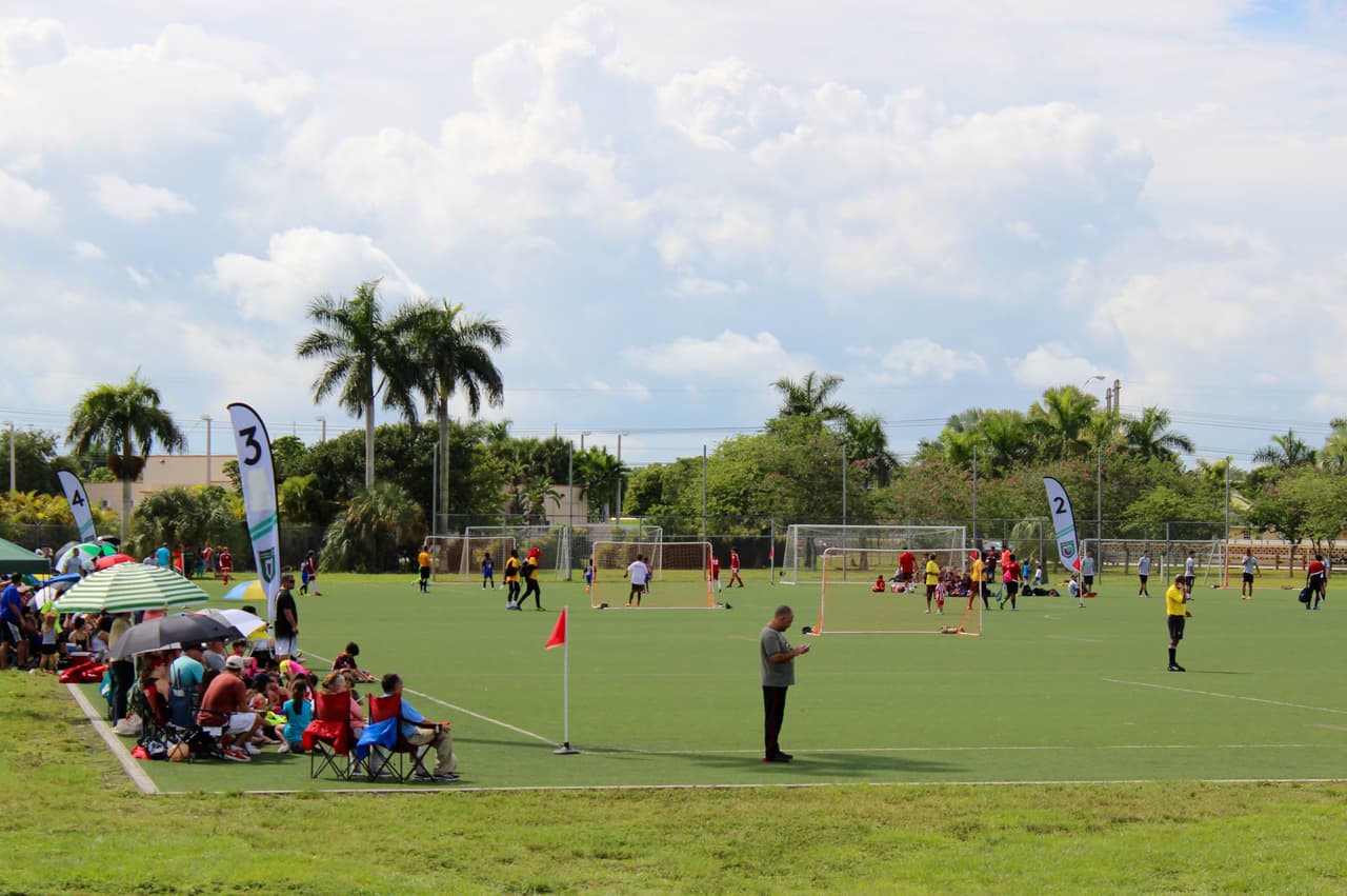 Cientos de personas se dieron cita al Kendall Soccer Park para participar y disfrutar de un torneo familiar.