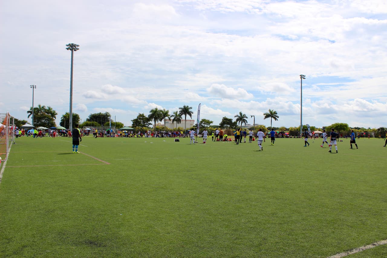 Cientos de personas se dieron cita al Kendall Soccer Park para participar y disfrutar de un torneo familiar.